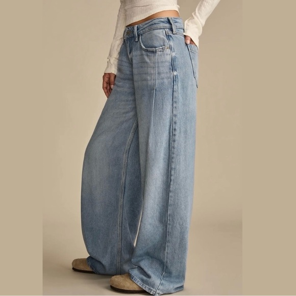 Lucky Brand Wide Leg Tencel Blend Soft Denim Pleated Palazzo Jeans Size 6 / 28 - Picture 2 of 16